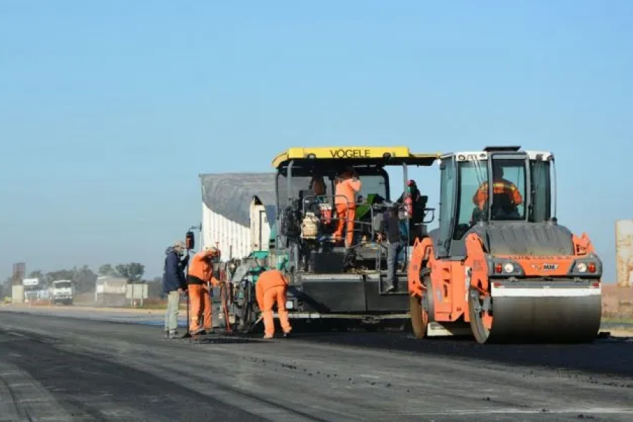 La paralización de la obra pública complica.