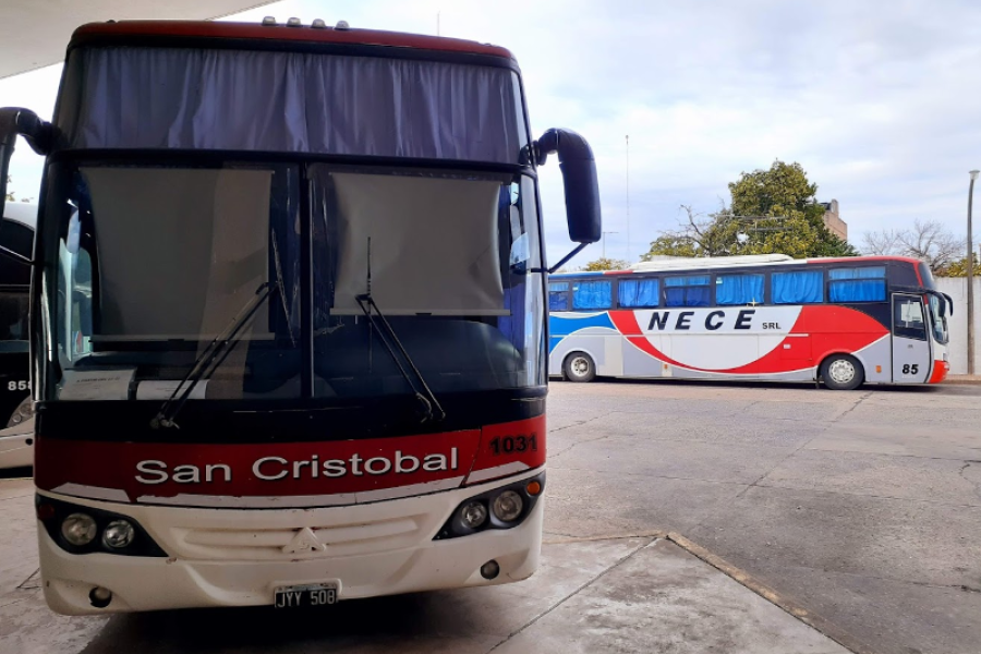 Desde el lunes, nuevos servicios de colectivos. Desde el lunes, nuevos servicios de colectivos.