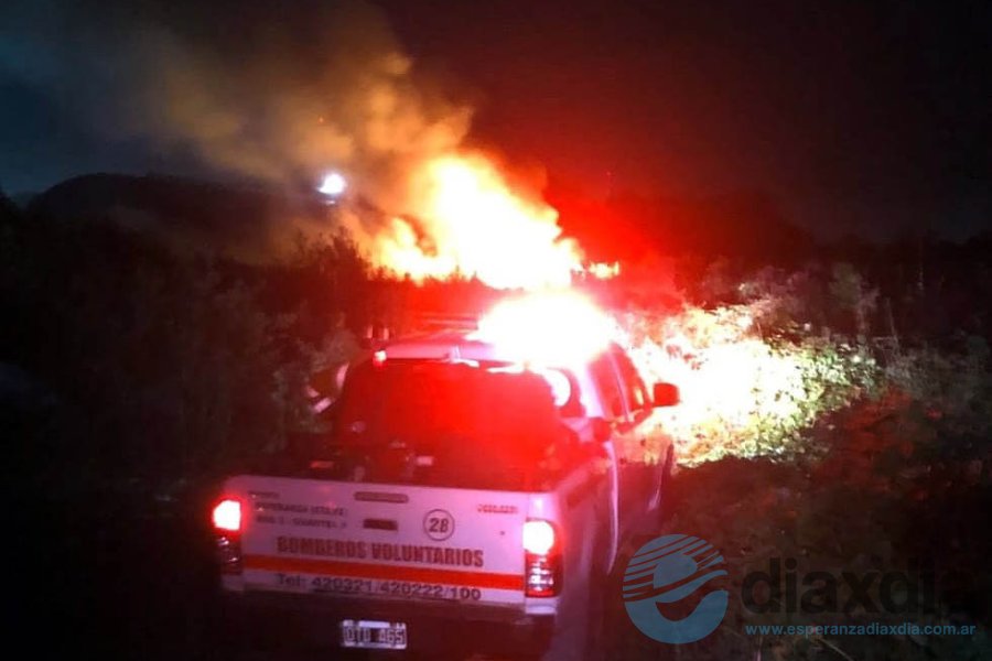 Una de las unidades de Bomberos en el lugar