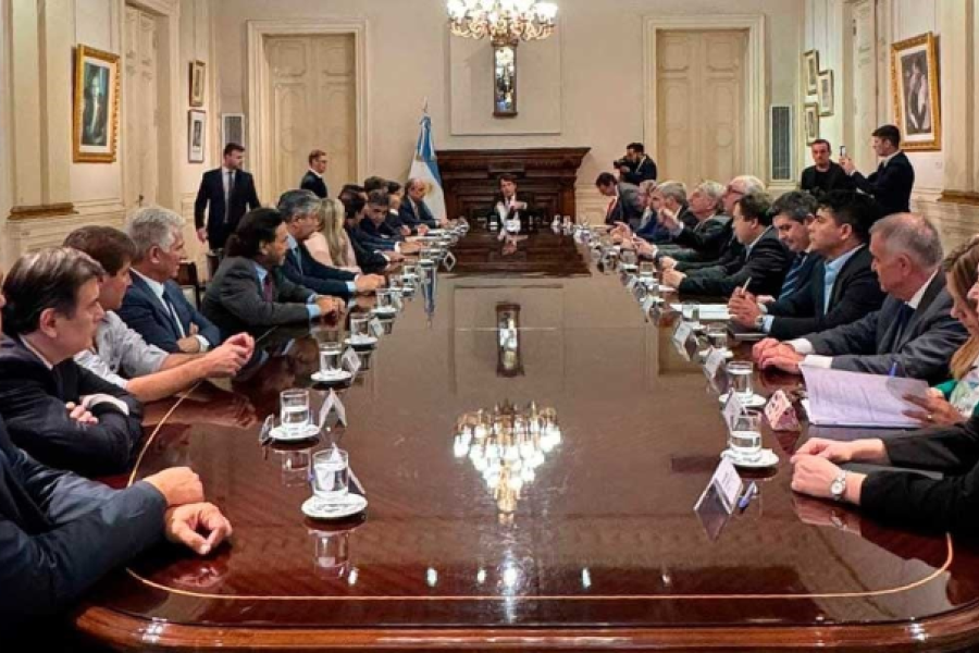 Scaglia participa de la cumbre de gobernadores. Scaglia participa de la cumbre de gobernadores.