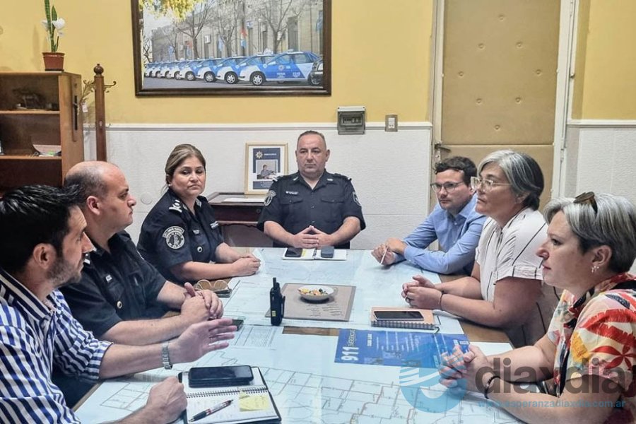 Autoridades policiales y comunales Autoridades policiales y comunales