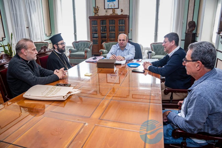 La reunión del arzobispo ortodoxo con el intendente municipal - Foto Prensa ME
