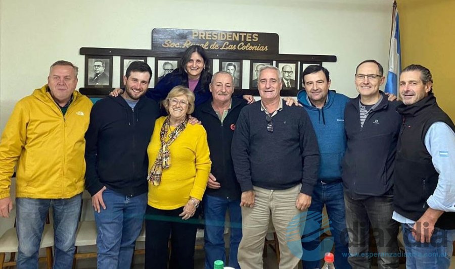 Integrantes de la Comisión Directiva de la Sociedad Rural Las Colonias