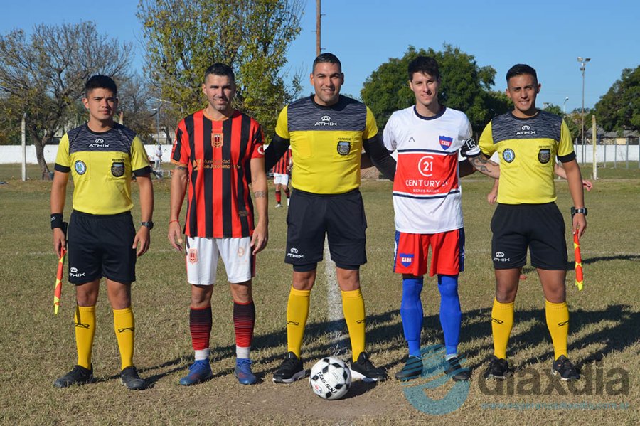 El juez Clavijo, sus colaboradores y los capitanes del Defe y Libertad - Foto EDXD.