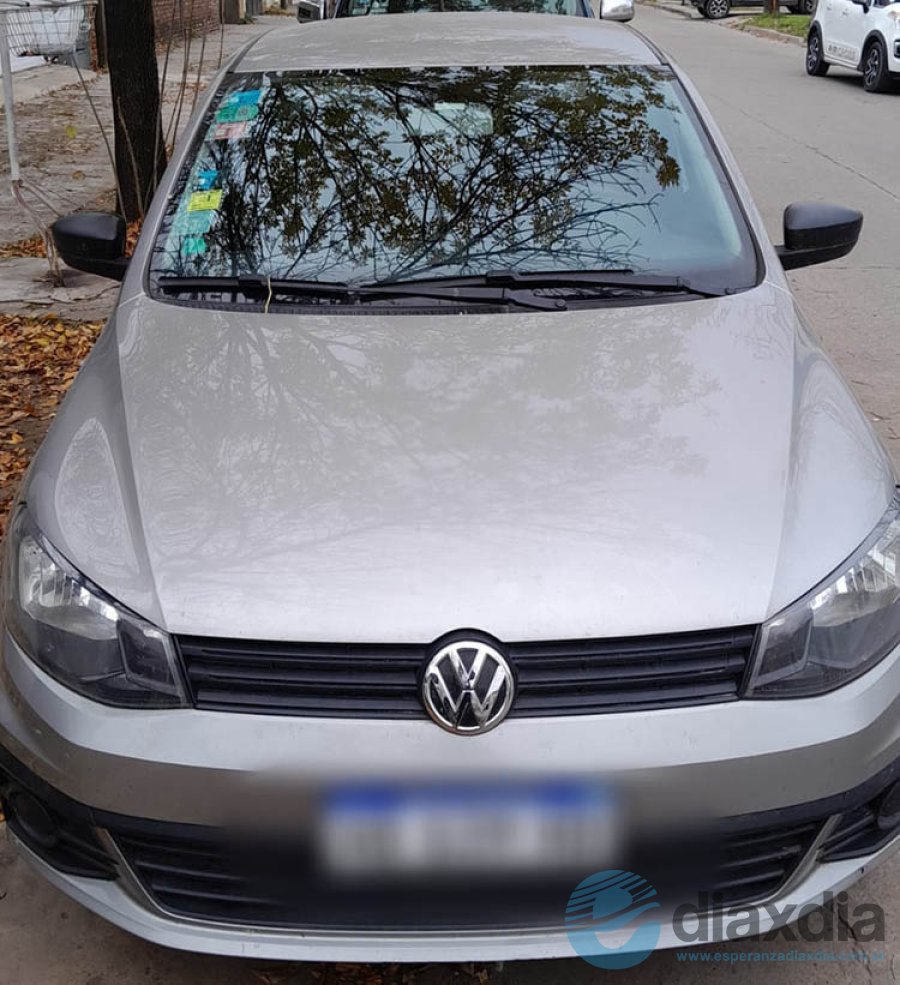 El automóvil en el cual se movilizaba la pareja bonaerense que regresó a la ciudad.