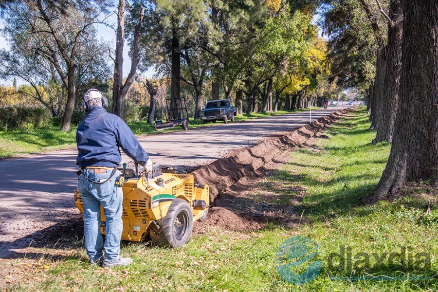 Tendido de redes en la calle de ingreso Tendido de redes en la calle de ingreso