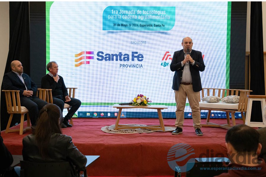 El intendente y los decanos en la apertura El intendente y los decanos en la apertura