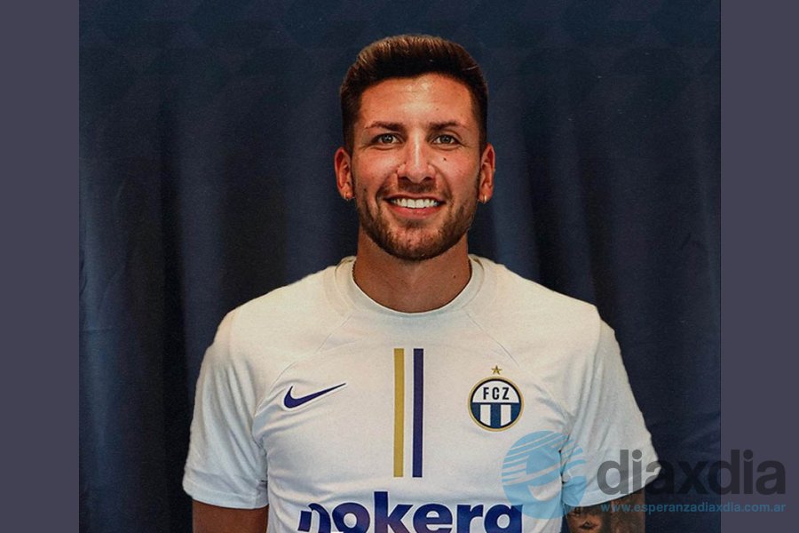 La foto oficial de Gómez con la nueva casaca