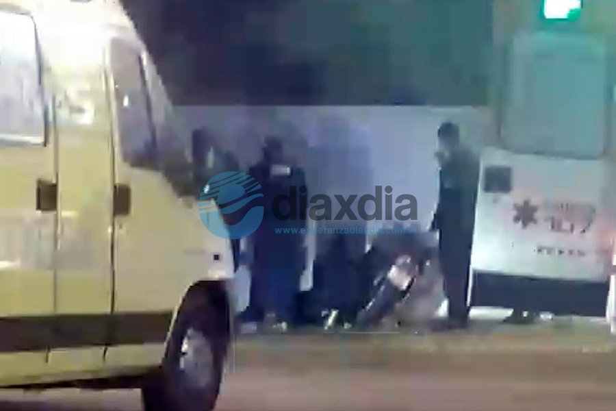 Personal médico y policial en el lugar Personal médico y policial en el lugar