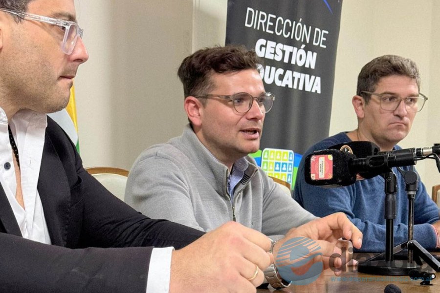 Autoridades comunales en el anuncio