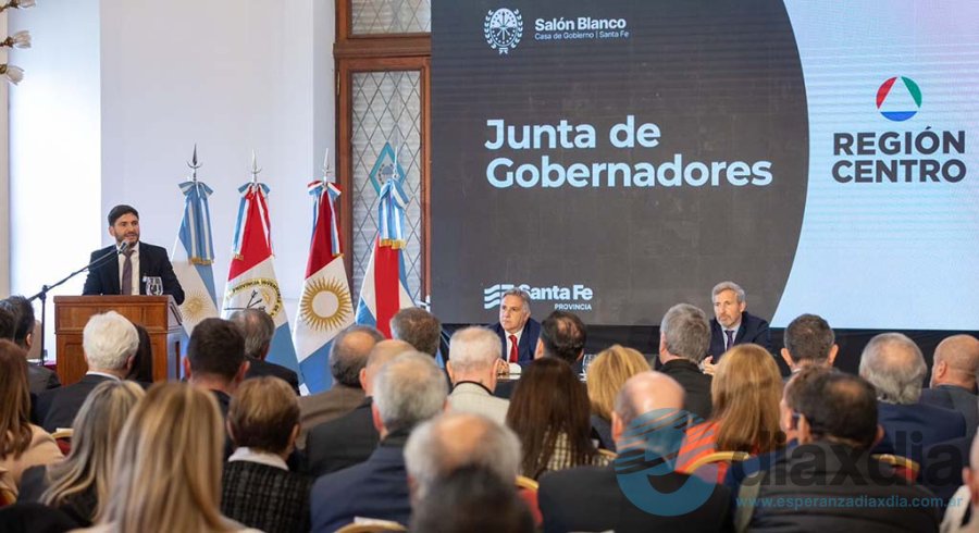 Gobernadores en el Salón Blanco de Santa Fe - Prensa Gobernación