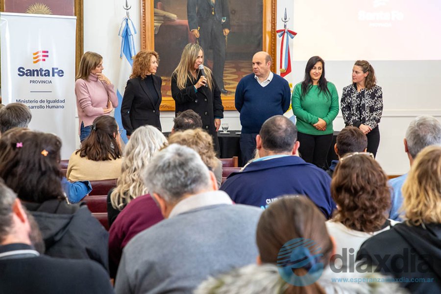 Autoridades presentes en la charla