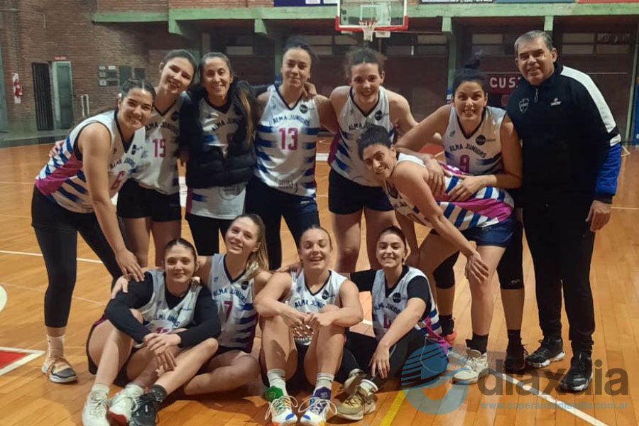 El festejo de la primera femenina de Alma Jrs.