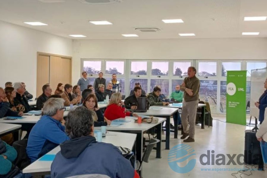 El Decano Oscar Ossan en la apertura