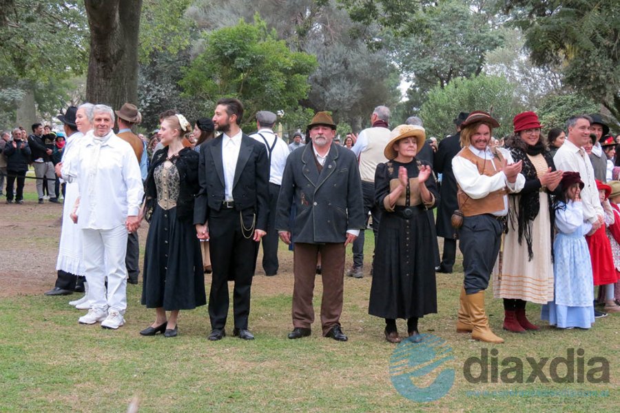 Actores en el cierre de la obra - Foto Nene Erni