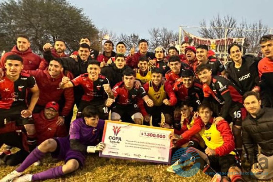 El equipo de Colón festejó tras los penales El equipo de Colón festejó tras los penales