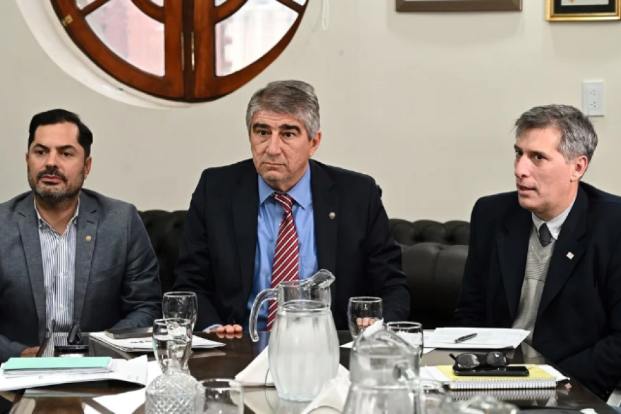 El gobierno convocó a nuevas reuniones paritarias. El gobierno convocó a nuevas reuniones paritarias.