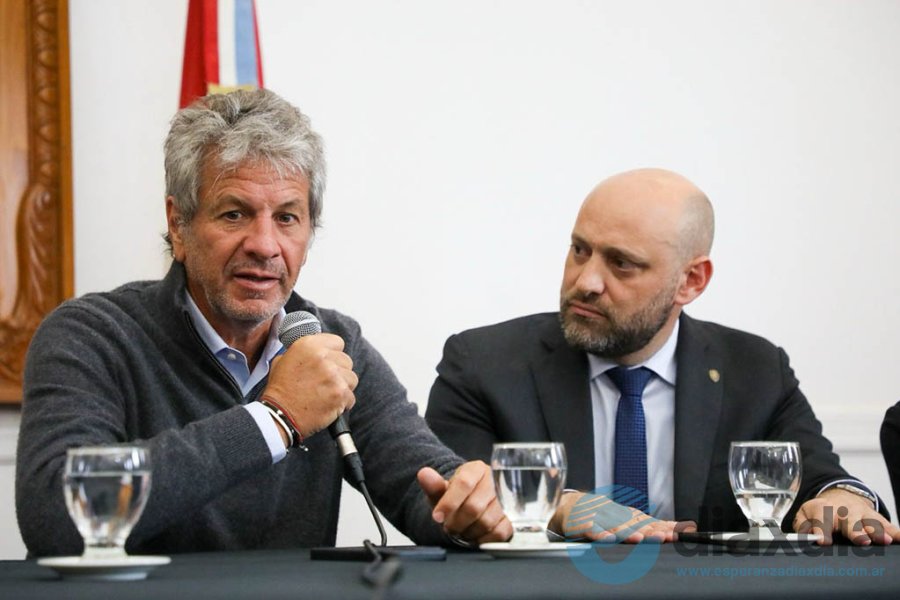 Juan Pazo en Esperanza junto al ministro Puccini Juan Pazo en Esperanza junto al ministro Puccini