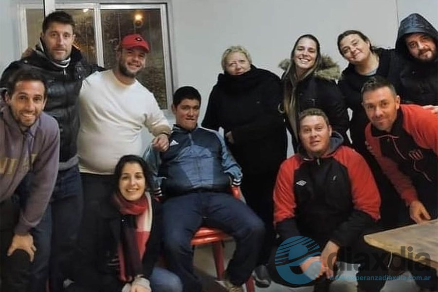 Directivos y simpatizantes de AD Juventud