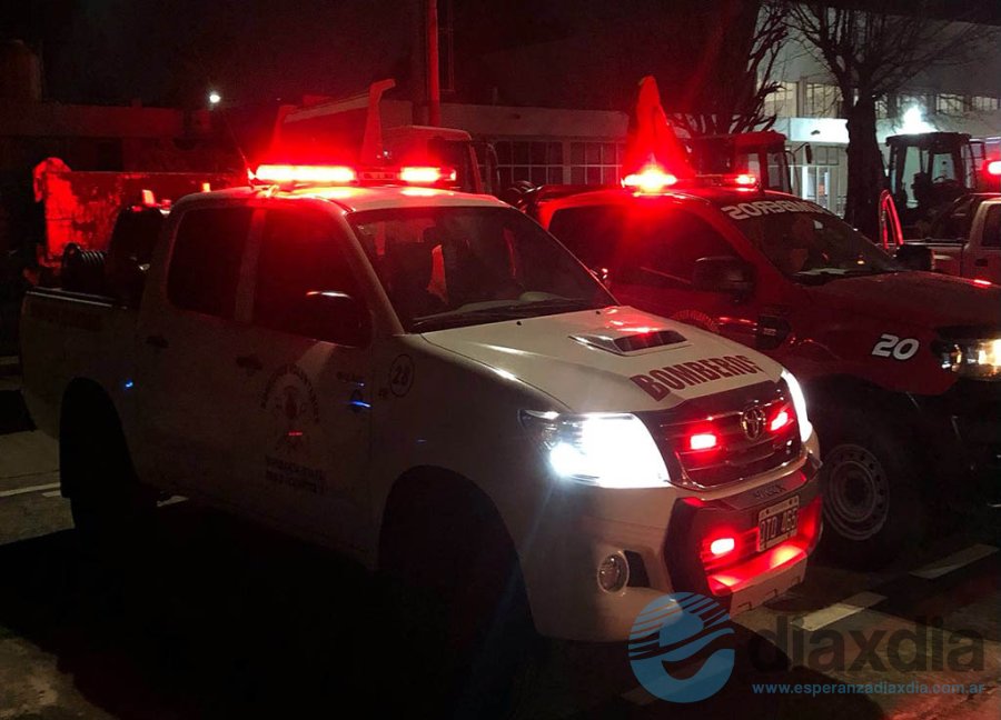 Las unidades móviles de los bomberos de la región - Foto RRSS Bomberos Voluntarios Esperanza