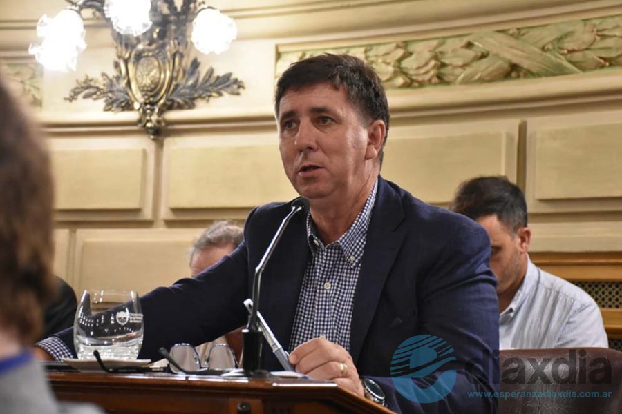 Rubén Pirola en su banca del Senado Rubén Pirola en su banca del Senado