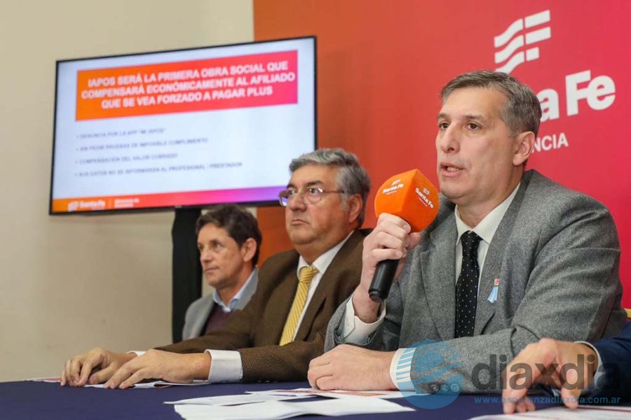 Olivares junto a las autoridades de la obra social