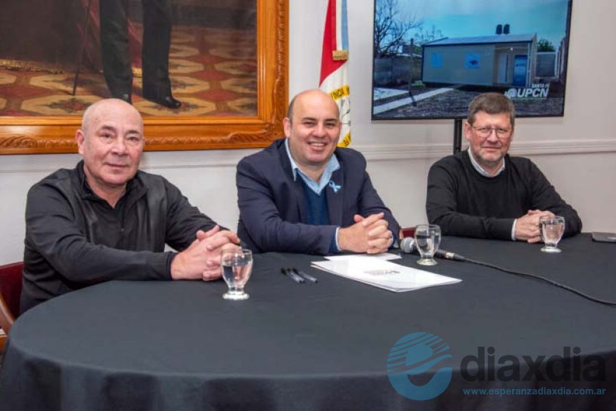 Molina, Müller y Grenón en el acto de hoy