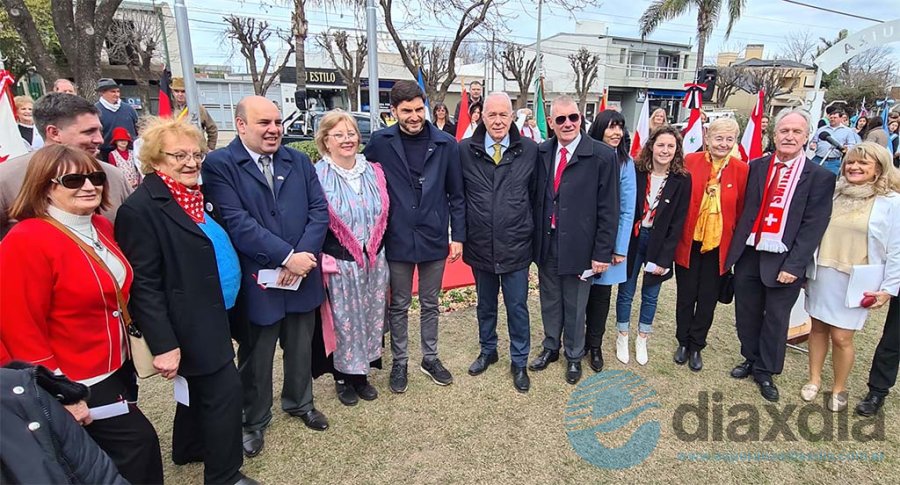 El gobernador con representantes de asociaciones suizas y valesanas - Foto Edxd