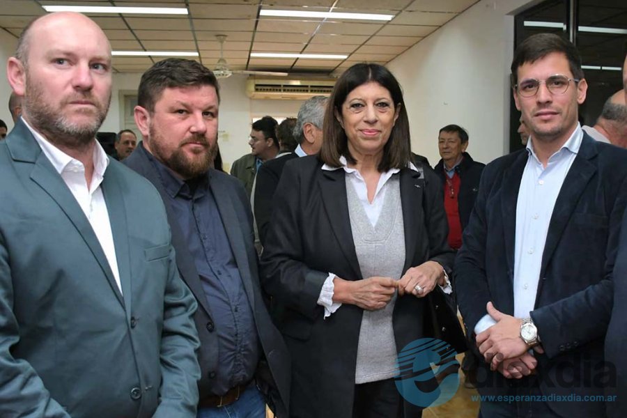 García junto a Viotti y dirigentes comerciales García junto a Viotti y dirigentes comerciales