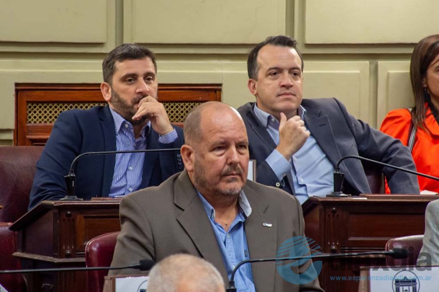 Blanco y Cuvertino en la reunión de educación