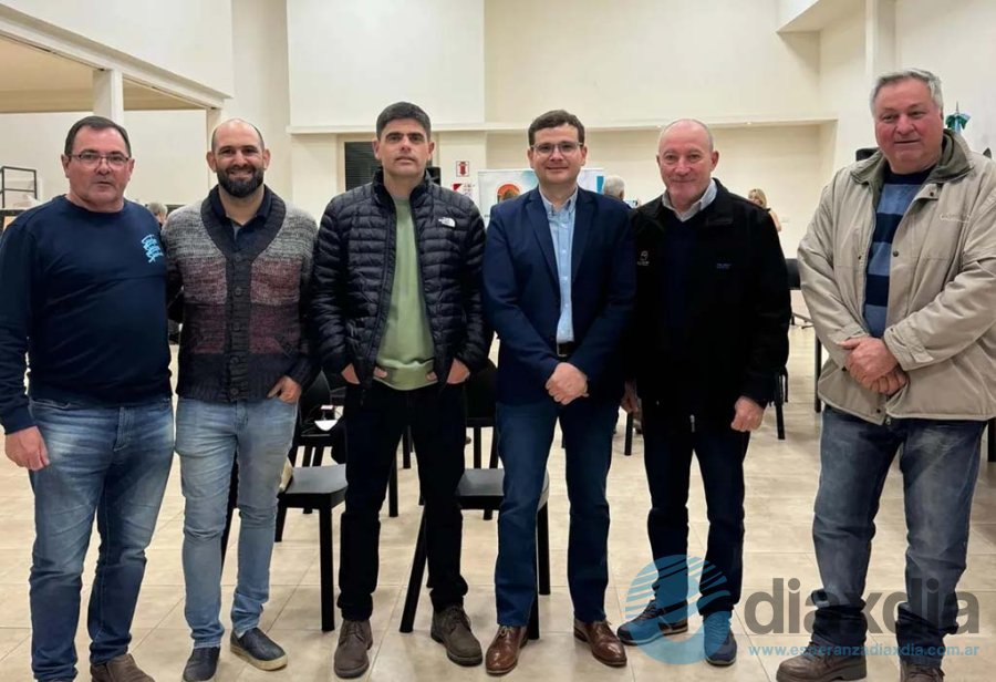 Autoridades de AUT con el jefe comunal de Franck