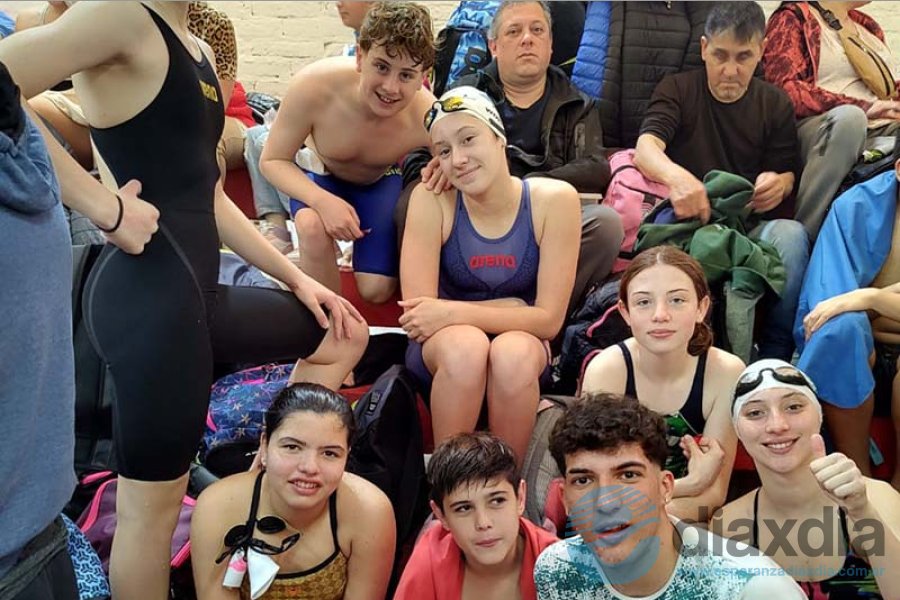 El grupo de nadadores del Lawn Tennis Club