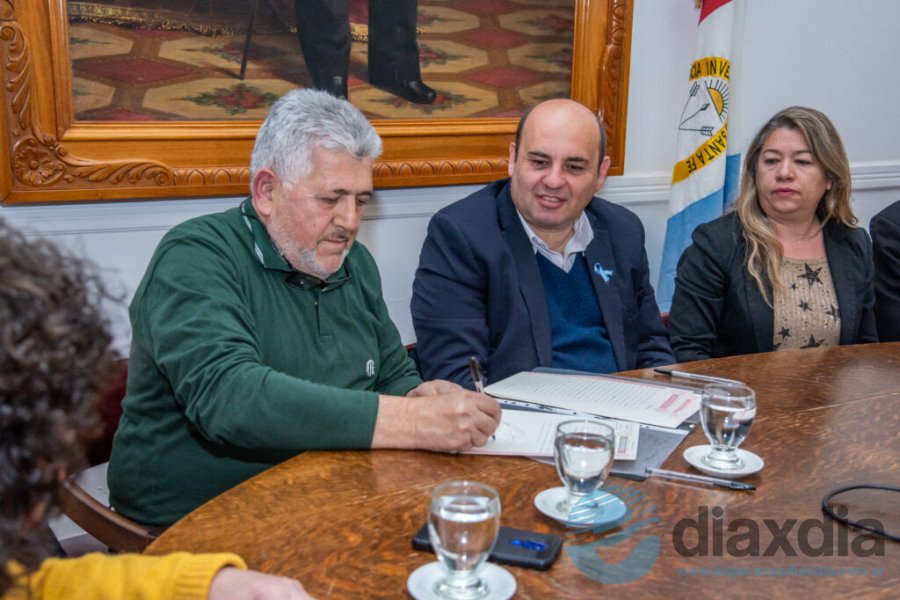 Aballone y Müller en la firma del convenio