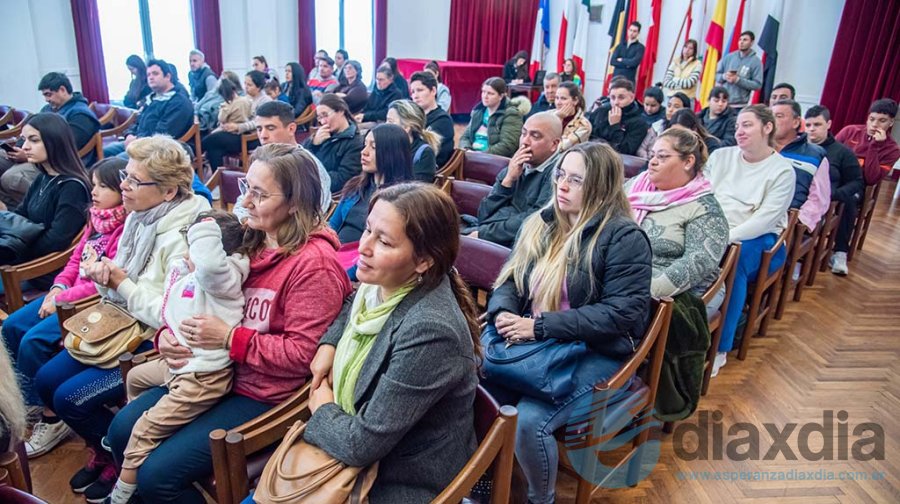 El público que asistió al sorteo - Foto Municipalidad de Esperanza