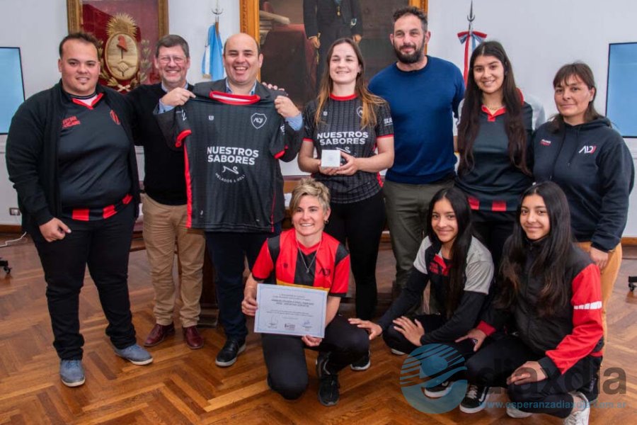 El fútbol femenino de Juventud fue reconocido