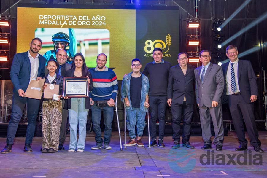 Los familiares de Enrique recibieron la medalla