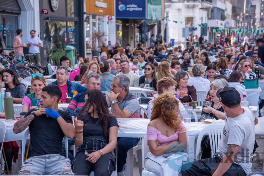 El público disfrutó de la fiesta en toda la plaza