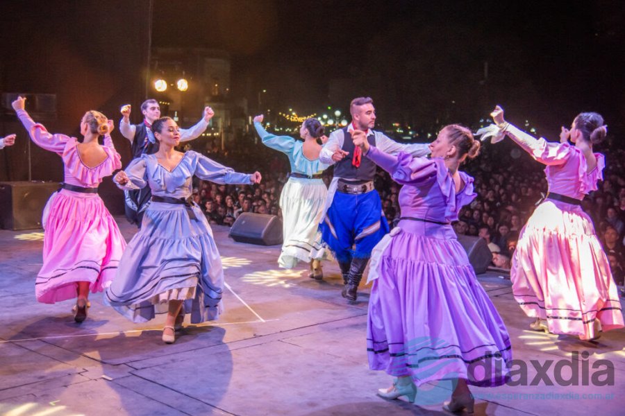 Danzas folclóricas en la fiesta