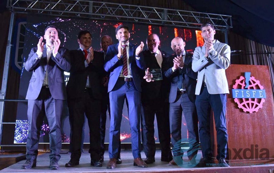 Pullaro con dirigentes de Fisfe y UIA en Roldán