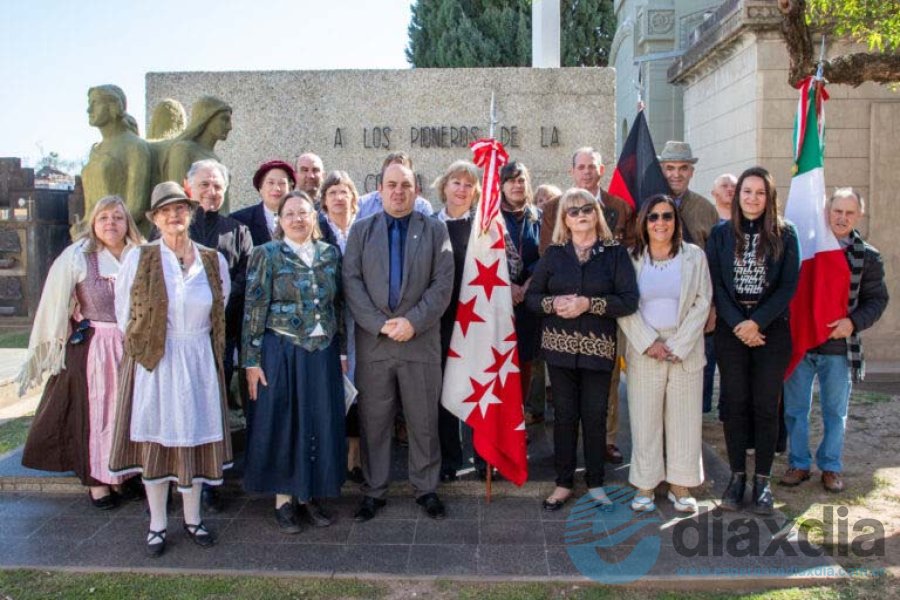 Acto Día del Inmigrante en el Cementerio Acto Día del Inmigrante en el Cementerio