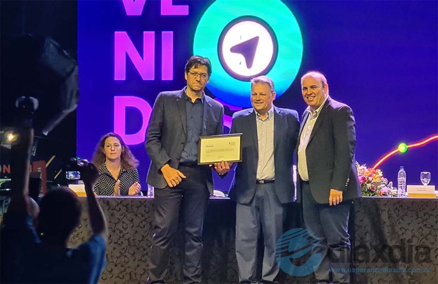 Distinción de Müller a los organizadores - Foto Edxd