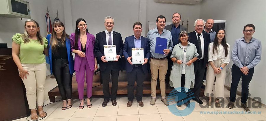 Los participantes del acto en Fecol + Expodema // Foto Edxd