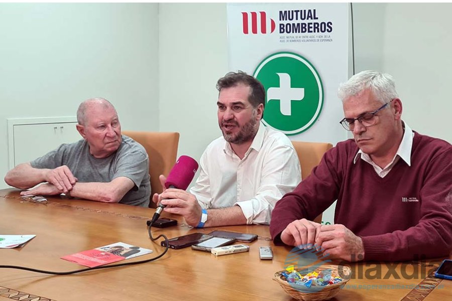 Bellón, Monteferrario y Humoller en la conferencia
