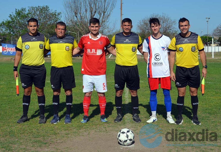 Jueces y capitanes de Defensores - Mitre // Foto Edxd