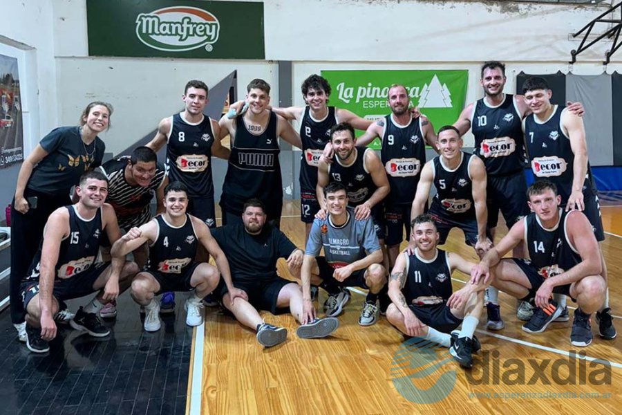 El festejo de Almagro B anoche en Esperanza