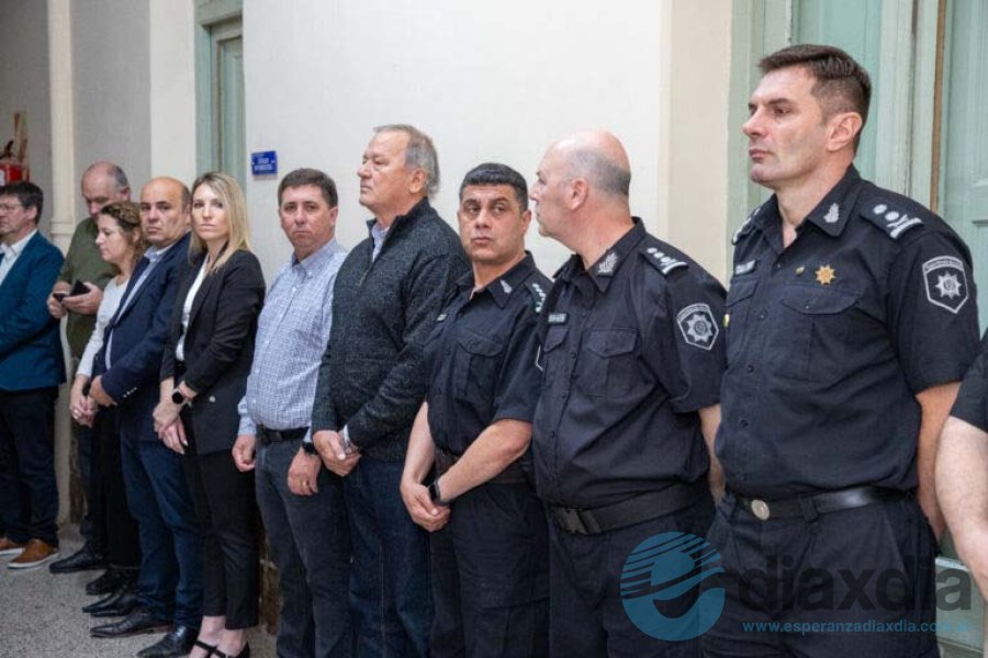 Las nuevas autoridades en el acto