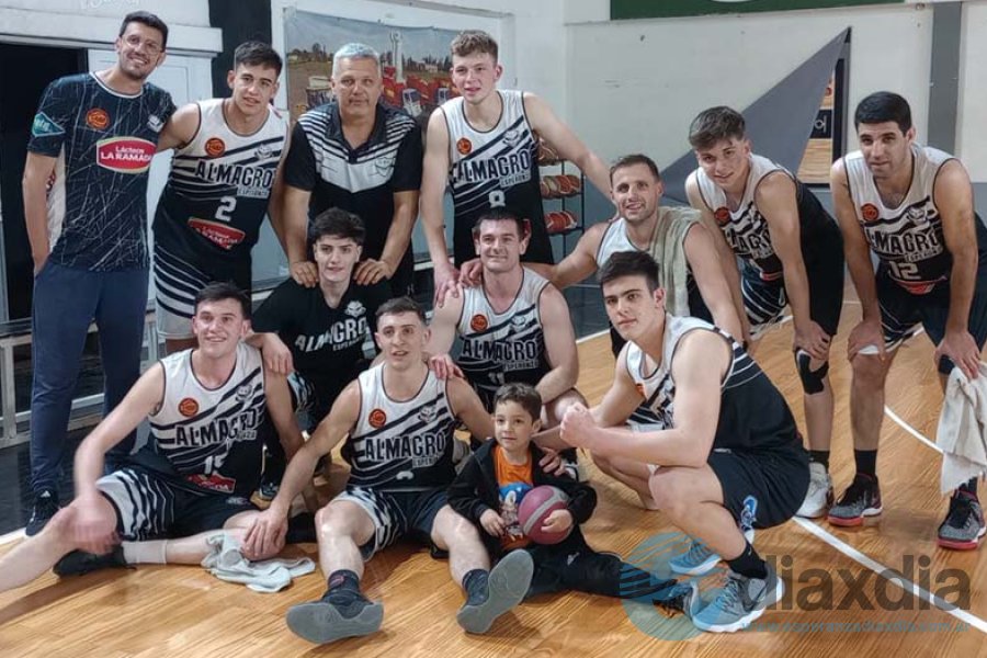 Festejo de Almagro tras el triunfo Festejo de Almagro tras el triunfo