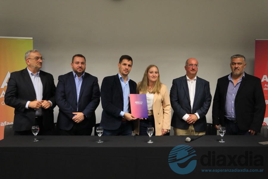 Las autoridades en la apertura