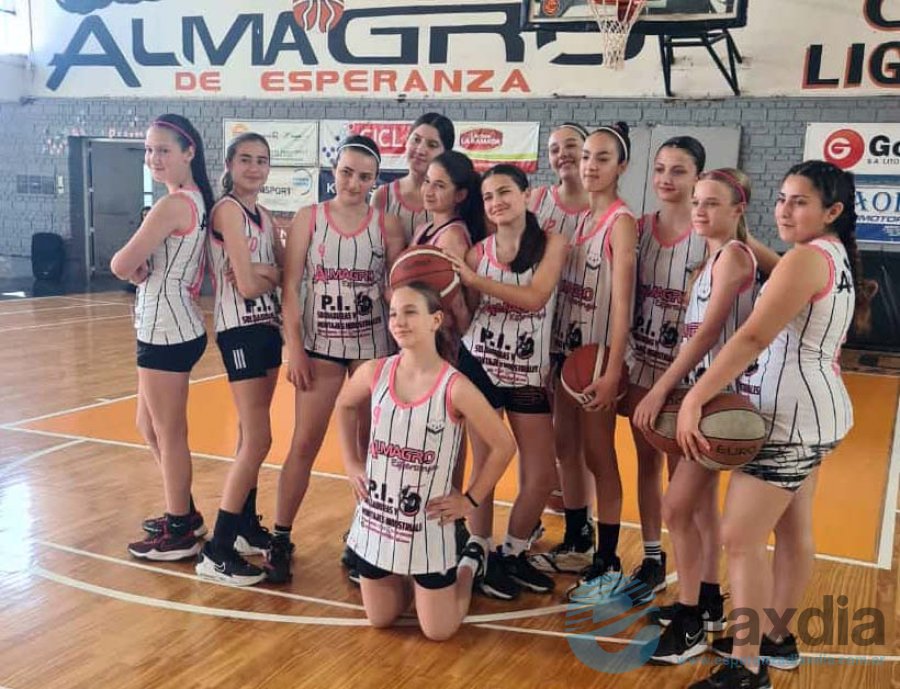 El festejo de las chicas U13 de Almagro