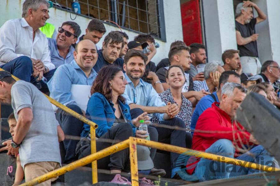 Müller, Pullaro y Senn en la tribuna de Juventud Müller, Pullaro y Senn en la tribuna de Juventud